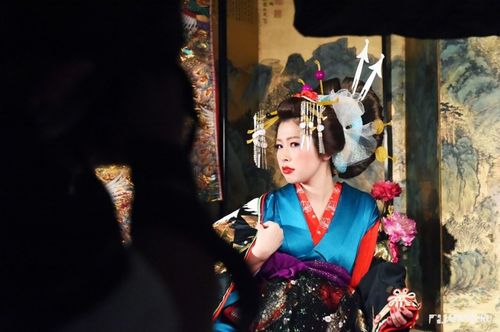 正式拍攝 攝影師在旁邊親切地指導,幫你擺出最棒的表情和pose 拍攝