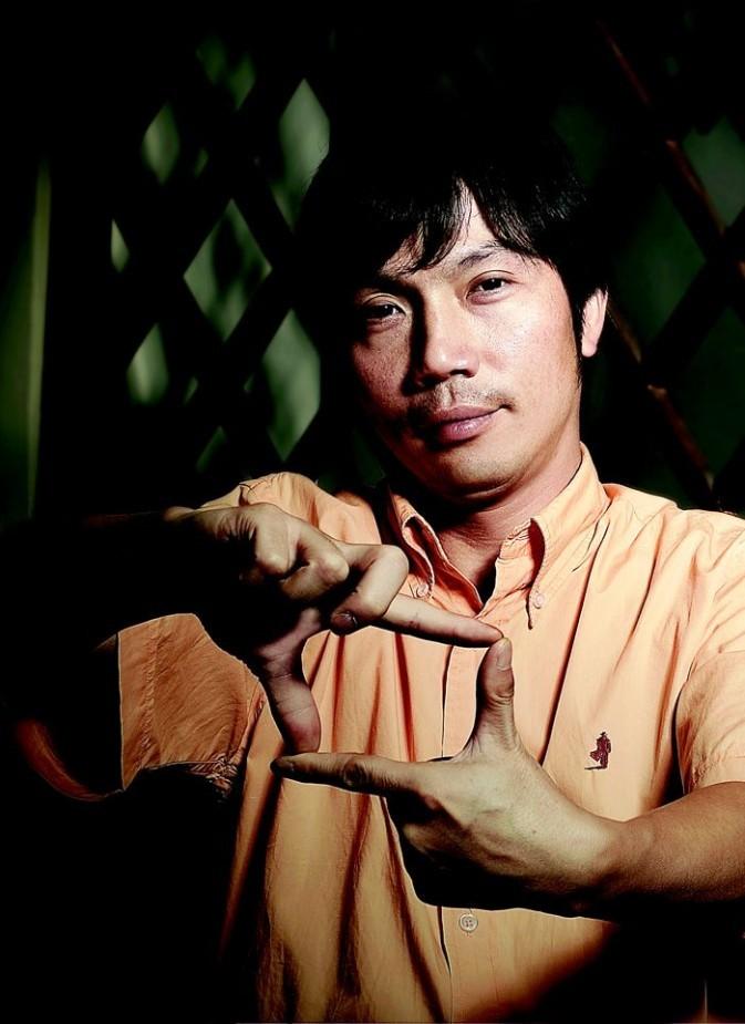 好利來老板:身價10億遭妻子拋棄,和江一燕傳緋聞,為攝影摔斷腰