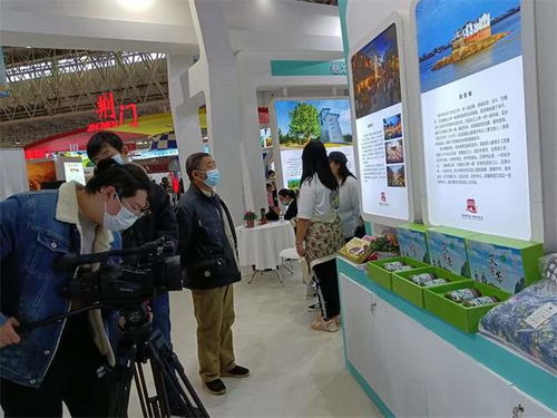 鄂州華仁堂艾芽茶首次參加中博覽會,吸引了不少市民和媒體的關注